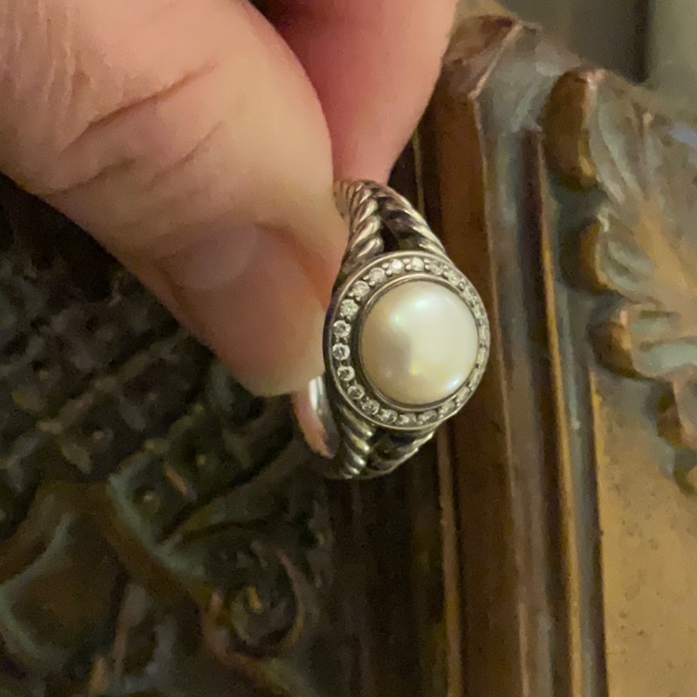 Elegant Silver Pearl Ring - Picture 2 of 6